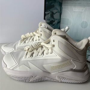 TRIPLE DOUBLE MOOLAH Women’s Basketball Shoes - New